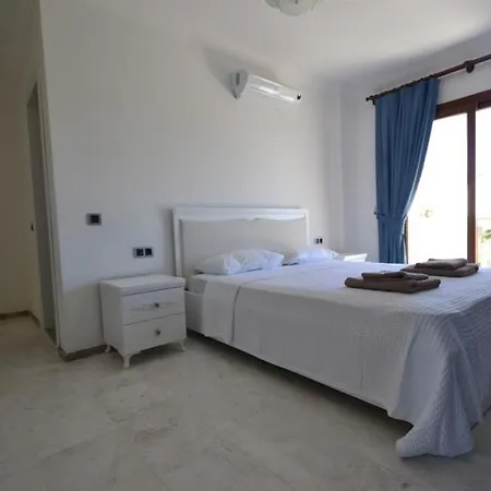 The Ultimate In An Ideal Location, 1049